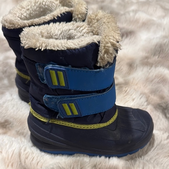 Cat & Jack Kids' Navy and lime green Winter Boots - Picture 5 of 7